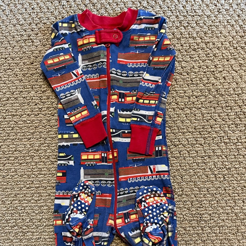 Hanna Andersson Train Organic Footed Sleeper  80 cm sz. 18-24 months. EUC
